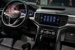 ڤۆڵکسواگن ئەتڵەس کرۆس سپۆرت